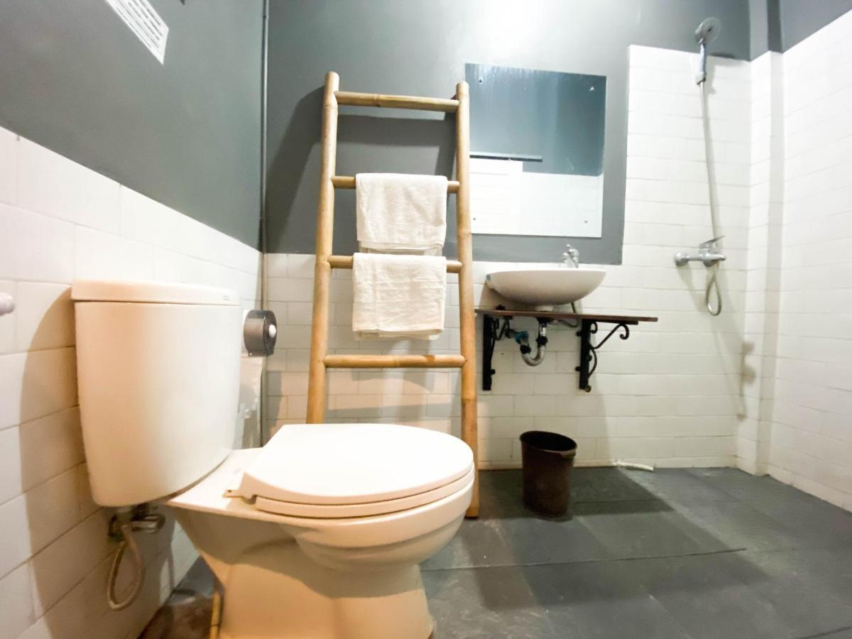 Hinggil Homestay Syariah Malioboro Yogya Mitra Reddoorz Джокьякарта Экстерьер фото